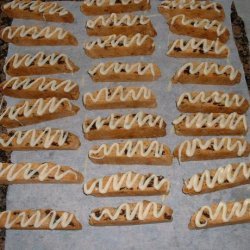 Cranberry and Almond Biscotti With White Chocolate Drizzle