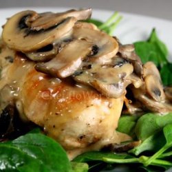 Chicken Breast With White Wine and Mushroom Cream Sauce