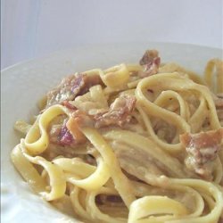 Fettuccine With Brie and Bacon Sauce