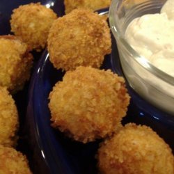 Buffalo Chicken Cheese Balls With Blue Cheese Dip