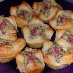 Baked Brie Pastries With Artichoke and Prosciutto