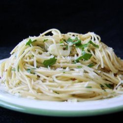 Spaghetti With Garlic, Olive Oil and Chile Pepper Simple!