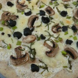 Creamy Garlic Cheese Pizza With Fresh Basil