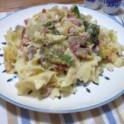 Rich and Cheesy Ham and Asparagus Noodle Casserole