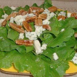 Blue Cheese and Walnut Salad With Maple Dressing