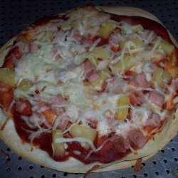 Cheese-stuffed Hawaiian Pizza