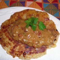 Ecuadorean Potato Cakes With Peanut Sauce (Llapingachos)