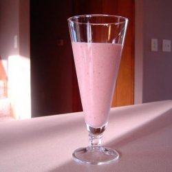 Raw Food: Almond-Based Berry Smoothie