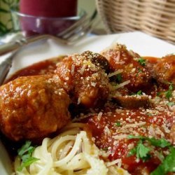 Spaghetti With Olives and Tomato (Spaghetti Alla Puttanesca)