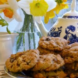 Irish Oatmeal Cookies With Raisins and Walnuts