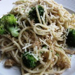 Broccoli and Garlic Breadcrumb Spaghetti