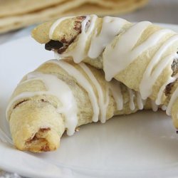 Cinnamon Raisin Crescents