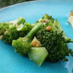 Broccoli With Onions and Pine Nuts