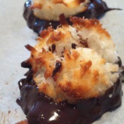 Triple Coconut Macaroons & Chocolate-Dipped Coconut Macaroon