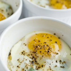 Baked Eggs in Tomatoes