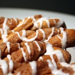 Cinnamon Pizza Sticks With Dipping Glaze