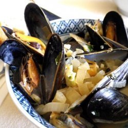 Easy  6  Ingredient Steamed Mussels in Beer