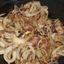 Broiled Lamb Chops With Onions and Sherry Sauce