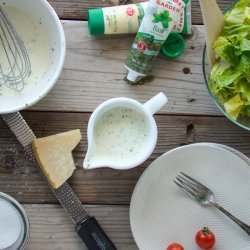 Creamy Pesto Salad Dressing