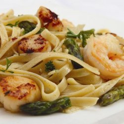 Shrimp and Asparagus Fettuccine