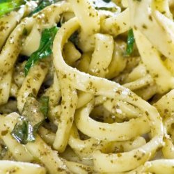 Fettuccine With Spinach Pesto