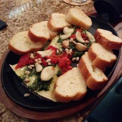 Baked Brie With Sun-Dried Tomatoes and Pine Nuts