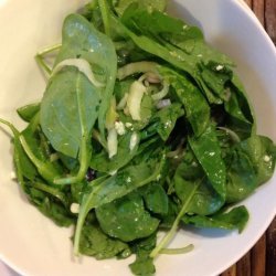 Spinach and Endive Salad With Pecans and Blue Cheese