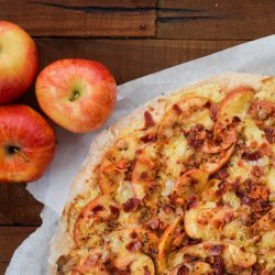 Cheddar Apple Pizza