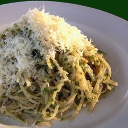 Spaghetti With Green Basil Sauce