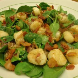 Spinach Salad W/ Pan-Seared Scallops and Warm Bacon Dressing