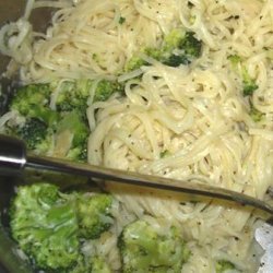 Low Cal Creamy Pesto With Broccoli and Angel Hair