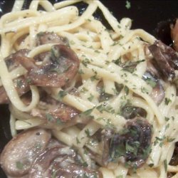 Linguine With Mushrooms and Garlic Cream Sauce