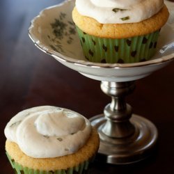 Lemon Cupcakes With Lemon Buttercream Frosting