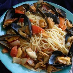 Spaghetti Con Cozze E Pomodoro (Mussels and Tomatoes)