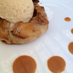 Apple Crostata With Caramel Sauce