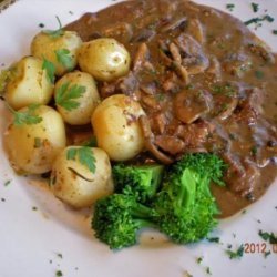 Zurcher Geschnetzeltes (Zurich-Style Veal Strips in Cream Sauce)