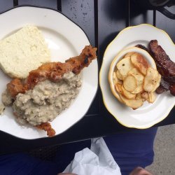 Chicken and Gravy With Biscuit Topping