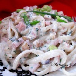 Fettuccine With Basil, Turkey and Walnuts