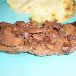 Skirt Steak With Mushrooms and Red Wine Sauce