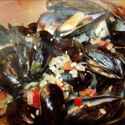 Mussels With Tomato & White Wine Sauce