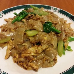 Rice Noodles With Chicken & Broccoli