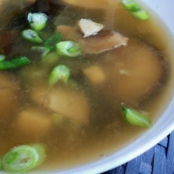 Sunday's Hearty Miso Soup (Tofu, Seaweed, Mushrooms, Etc.)