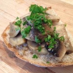 Champinones Salteados Con Ajo (Mushrooms Sauteed in Garlic)