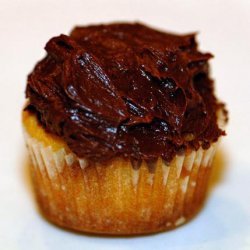 Vanilla Cupcakes With Chocolate Frosting