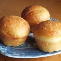 Golden Tea Buns (Sally Lunn Bunns)