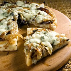 Caramelized Onion and Gorgonzola Pizza