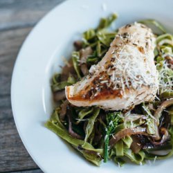 Spinach Fettuccine With Chicken and Broccoli