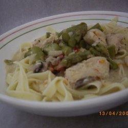 Fettuccini With Asparagus and Garlicky Chicken