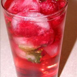 Honey Lemonade With Raspberry Cubes