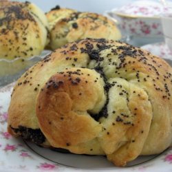 Mohnkranzerl Aus Hefeteig (Poppy Seed Rolls)